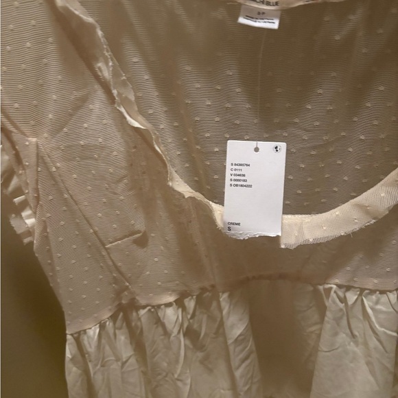 Cream Ruffled Blouse - Picture 4 of 5